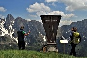 55 La recente croce in lega ferrosa posta sull'anticima Gardena (2077 m) 